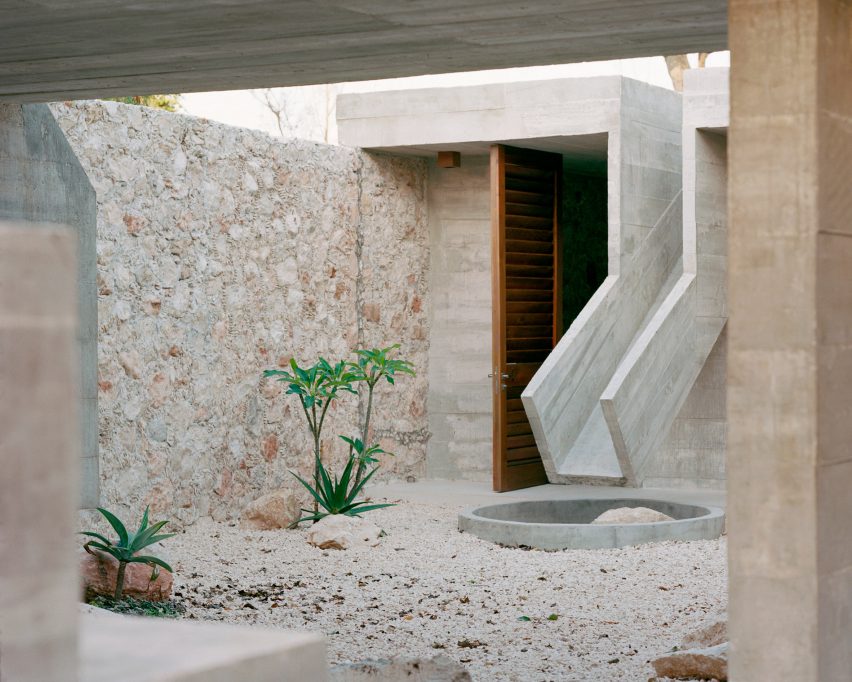 casa merida ludwig godefroy rory gardiner mexico house dezeen 2364 col 4 852x682 1