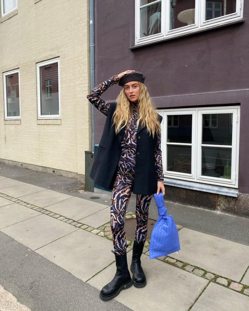 Tights Over Trousers 28 svg%3E