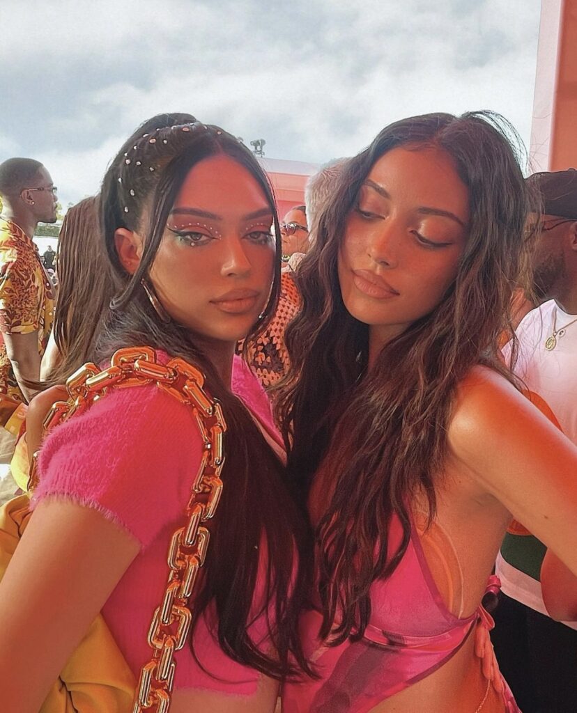 @janicejoostema wearing @jacquemus Pink