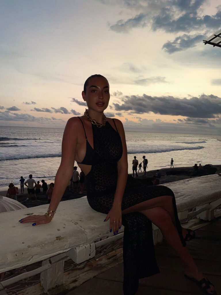 @olivialevi wearing @pacorabanne Chunky Chain 1