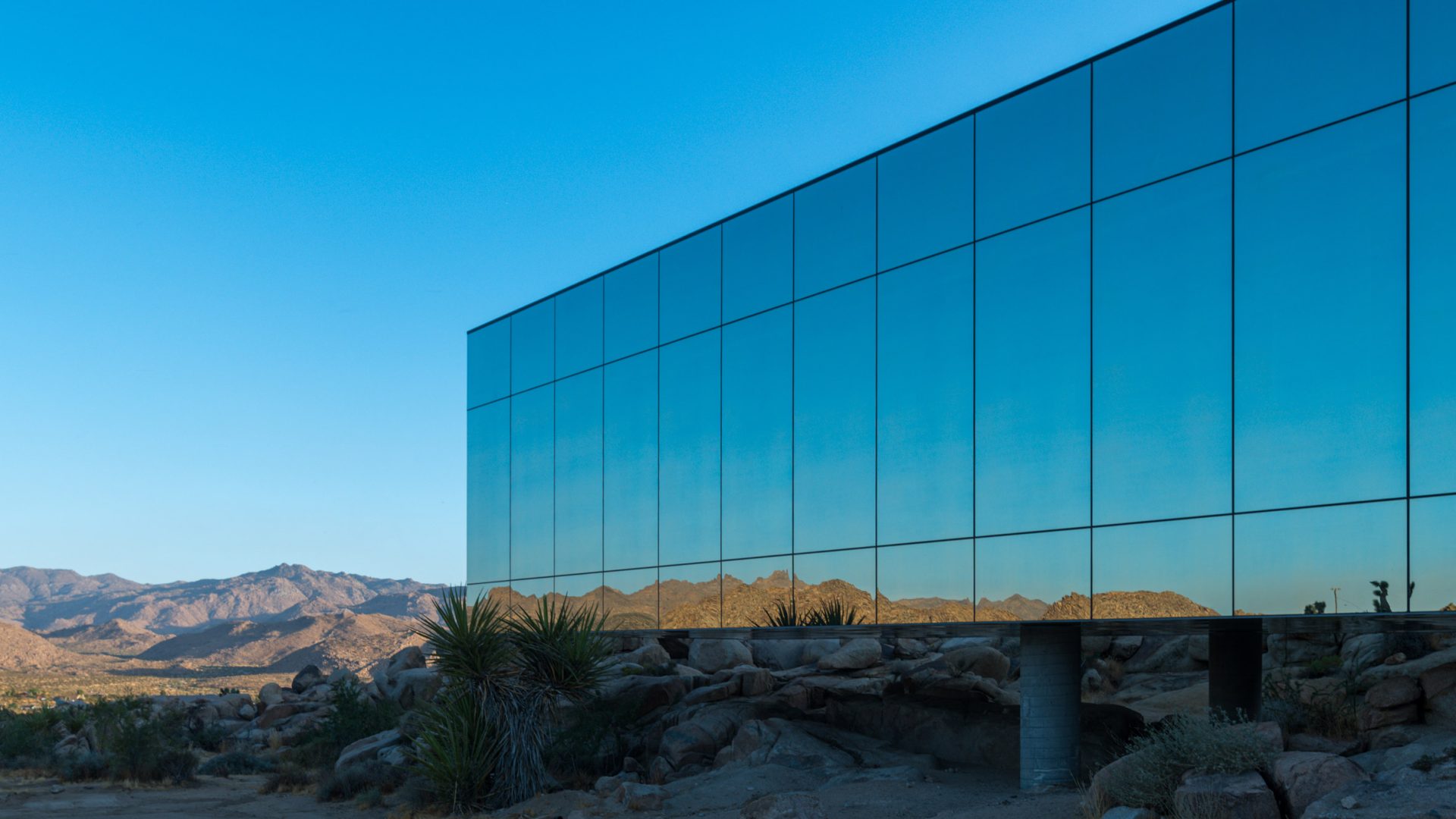 invisible house joshua tree california james whitaker dezeen 2364 col 3